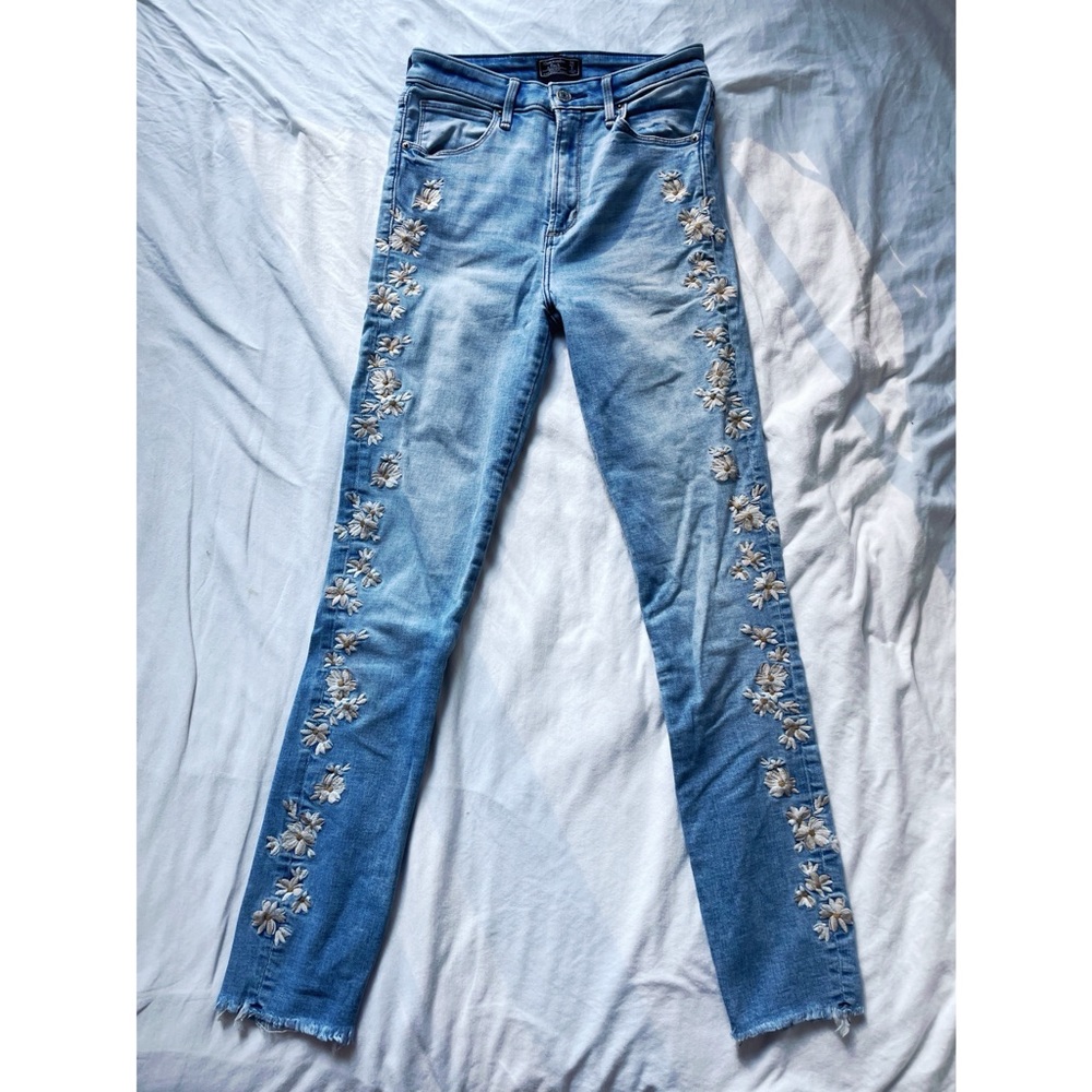 Abercrombie Jeans Daisy Embroidered Light Blue Size 26 (2L)